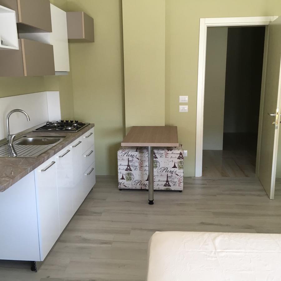 Airen Hotel Velipojë Buitenkant foto